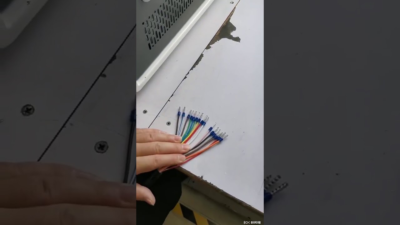 Máquina de Pelar y Crimpar Cables con Preaislamiento WPM TSCM – Eficiencia Industrial