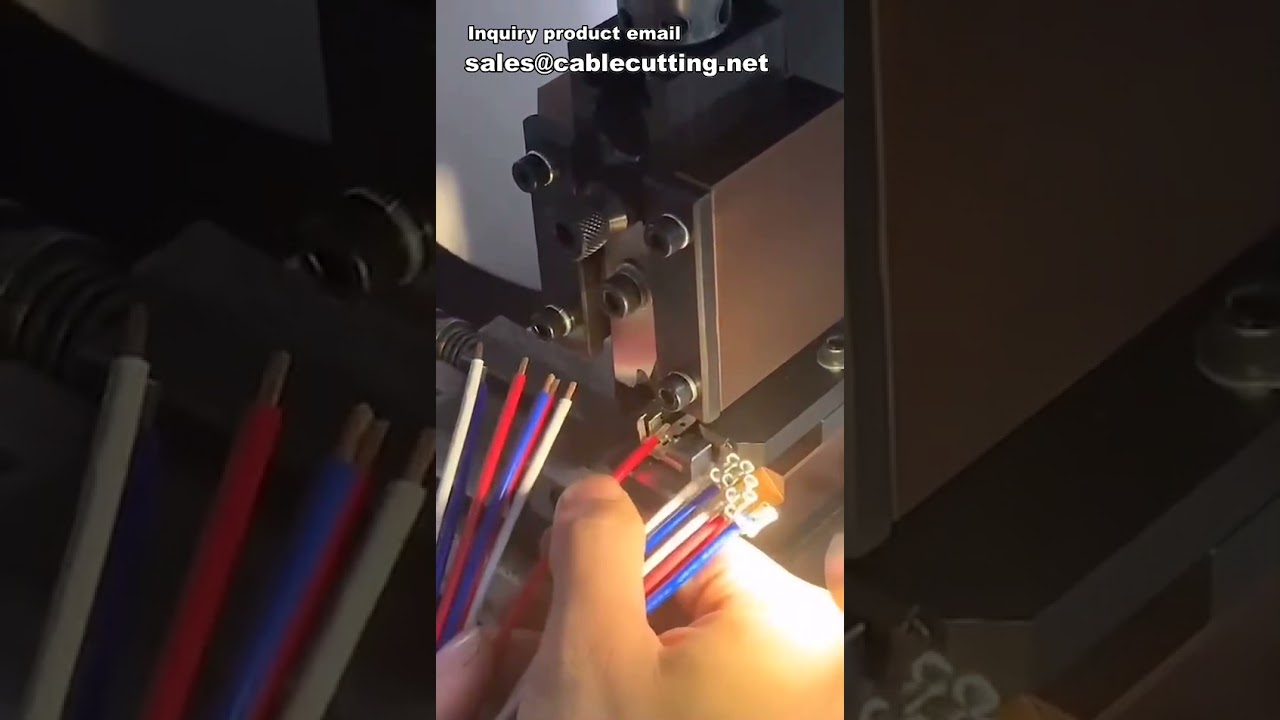 Máquina Crimpadora de Terminales de Tira para Automoción - Automatización de Precisión