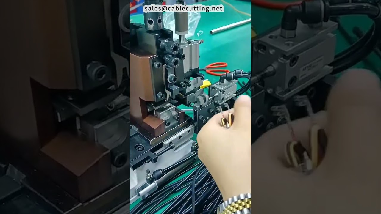 Máquina de pelar y crimpar terminales de bandera para arneses de cables