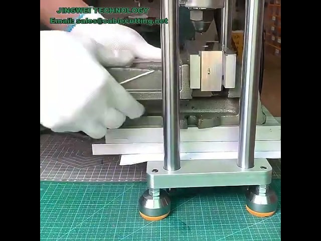 Máquina de Inyección Vertical de Sobremesa 50G 110V/220V para Fabricar Enchufes USB y Plásticos