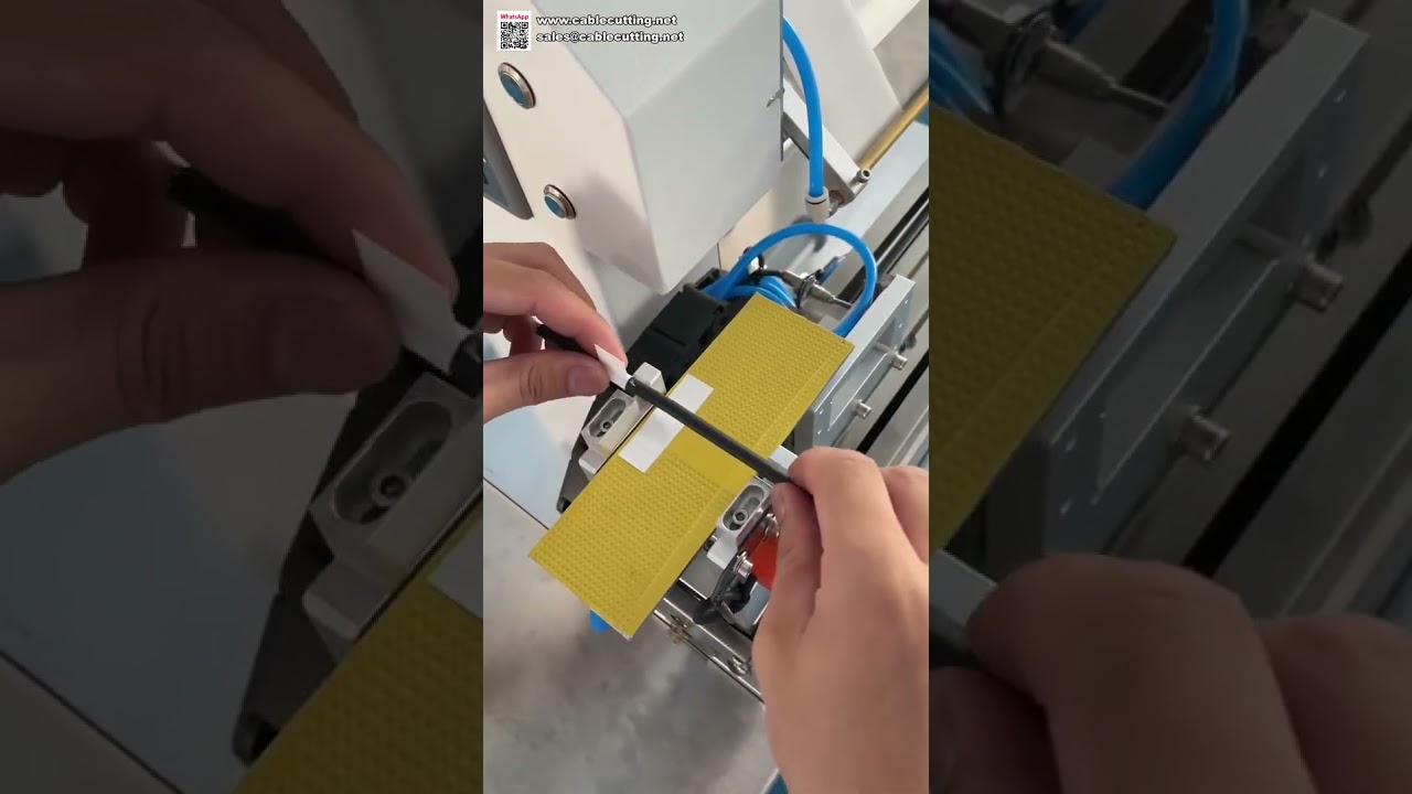 Máquina Etiquetadora Automática de Cables por Plegado | Aplicador de Etiquetas Industriales para Fábricas de Electrónica