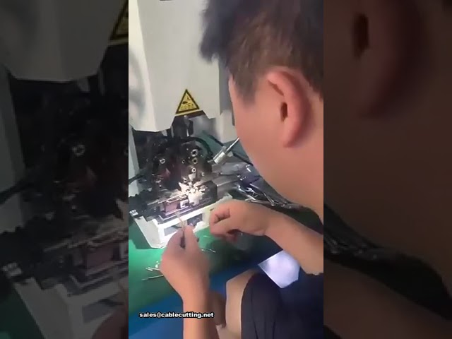 Máquina Automática de Corte, Pelado y Crimpado de Cables