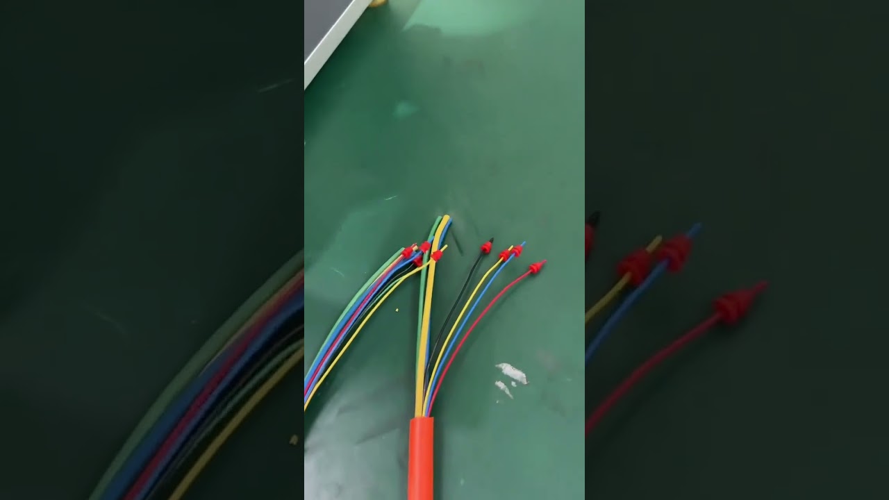 Máquina Automática de Inserción de Tapones Impermeables: Operación Real para Diferentes Diámetros de Cable