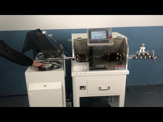 Máquina totalmente automática de corte y pelado de cables multi-núcleo con enrollador WPM 680 - Eficiencia industrial