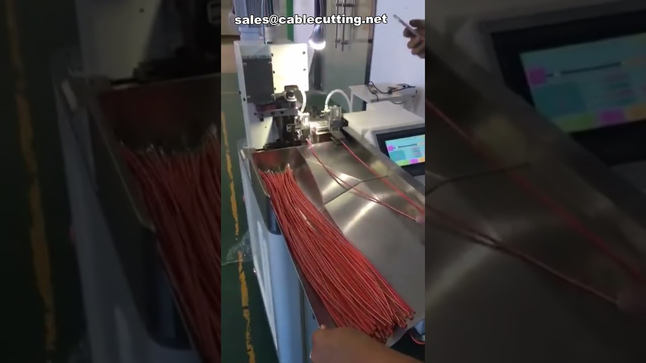 Máquina automática de prensado y crimpado de terminales Komax - Alta velocidad y precisión